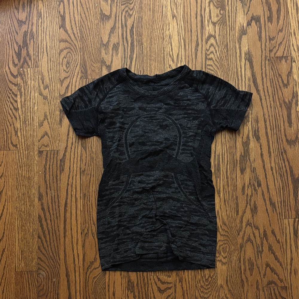 lululemon athletica Black Short Sleeve Tee